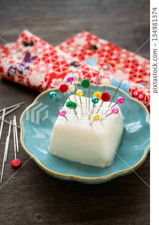 Image material for needle memorial services 134981374