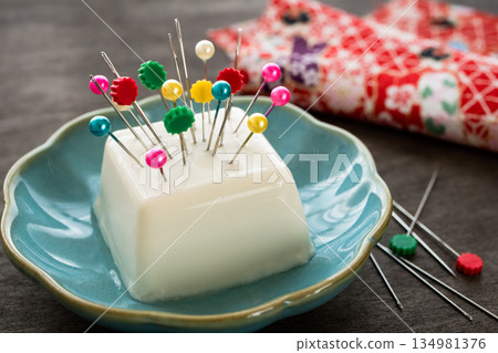 Image material for needle memorial services 134981376