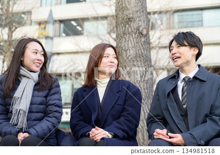 Three men and women lined up in an office district 134981518