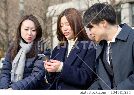 Three men and women lined up in an office district 134981523