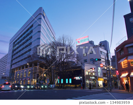 廣尾夜景 - 年末黃昏的廣尾橋十字路口(2025年12月) 廣尾夜景 - 年末黃昏的廣尾橋十字路口(2025年12月) 134983959