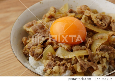 Beef bowl and egg 134984706