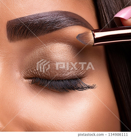 Masterful Eyebrow Grooming Close-Up Artistry 134986111
