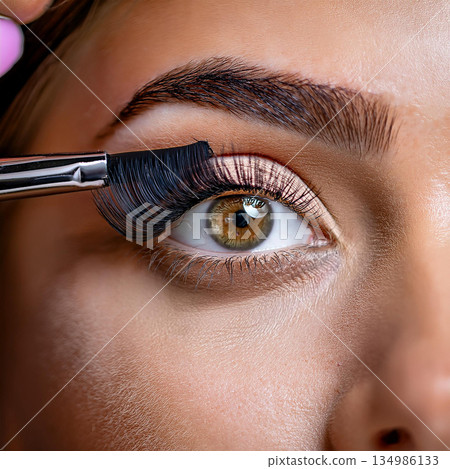 Masterful Eyebrow Grooming Close-Up Artistry 134986133