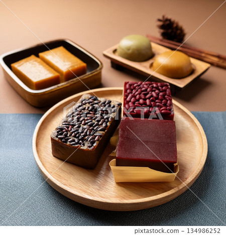 Delightful Variants of Red Bean Cake Delightful Variants of Red Bean Cake 134986252