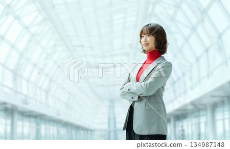 Smiling woman with folded arms, businesswoman 134987148