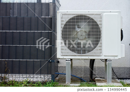 Outdoor heat pump unit with rotating fan blades Outdoor heat pump unit with rotating fan blades 134990445