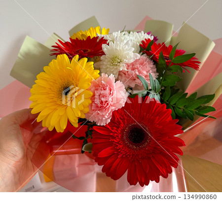 Close up view of a colorful flower bouquet with fresh blooms. Floral beauty, celebration mood, aesthetic pleasure, emotional warmth, gift symbolism, tenderness, and attention expressed through natural Close up view of a colorful flower bouquet with fresh blooms. Floral beauty, celebration mood, aesthetic pleasure, emotional warmth, gift symbolism, tenderness, and attention expressed through natural 134990860