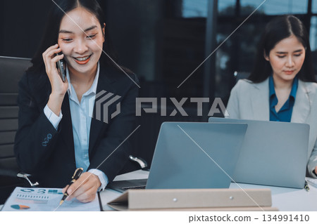 Businesswomen having discussion in office 134991410