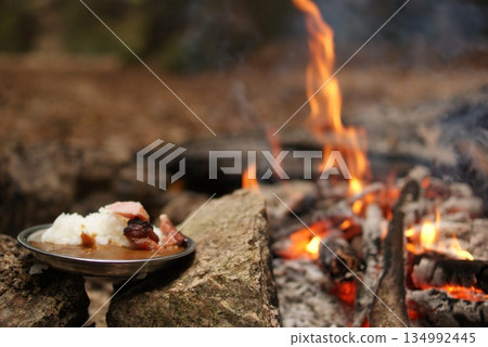 Curry rice placed in front of a bonfire and a natural autumn camp scene 134992445