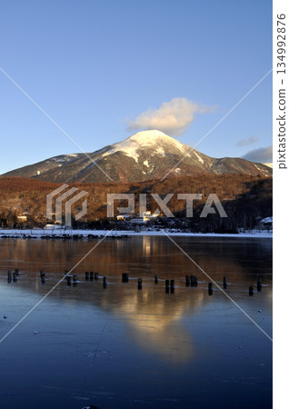長野縣北部八嶽山脈的冬季 長野縣北部八嶽山脈的冬季 134992876