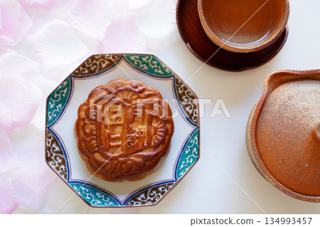 五仁月餅的鳥瞰圖，五仁月餅是一種傳統的中國烘焙糕點 134993457