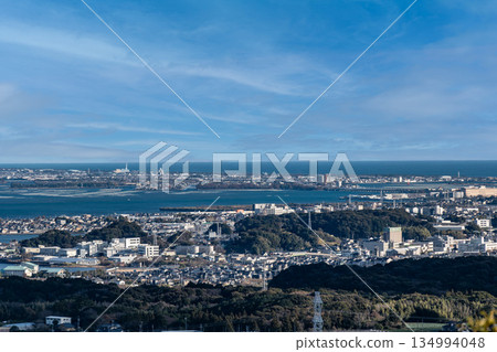 從空中俯瞰濱名湖和濱松市，前景是靜岡縣的湖西市。 134994048