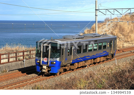 [Echigo Tokimeki Railway] The Sea of Japan and the ET122 Series (Sea of Japan Hisui Line: Aomi to Oyashirazu) 134994539