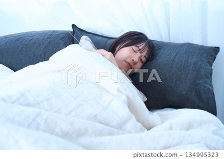 Scene of a young woman sleeping with her eyes closed 134995323