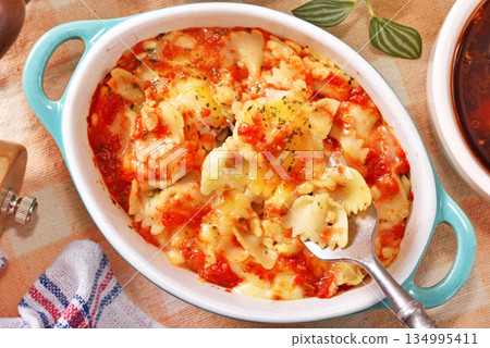 margherita farfalle  gratin 134995411