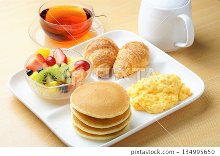 Breakfast one plate 134995650