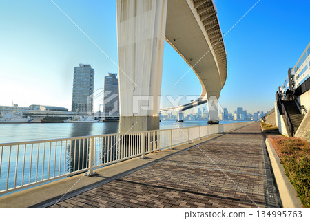 東京台場首都高速公路海灣線有明交會處 東京台場首都高速公路海灣線有明交會處 134995763