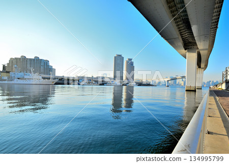 東京台場首都高速公路海灣線有明交會處 134995799