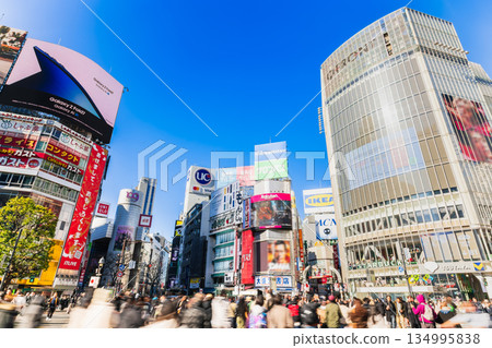 Shibuya station square scramble crossing 134995838
