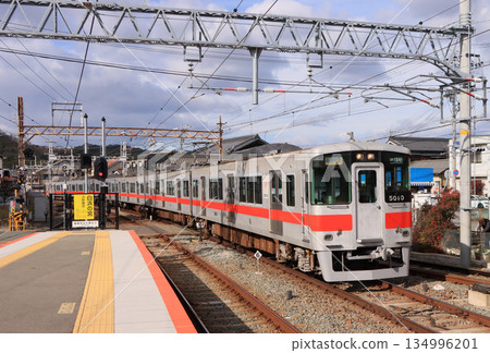 三洋電鐵5000系列直達特快列車抵達大峠站 三洋電鐵5000系列直達特快列車抵達大峠站 134996201