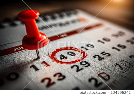帶有紅色圓圈的截止日期日曆 134996241