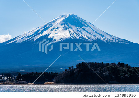 Lake Kawaguchi and Mount Fuji in Yamanashi Prefecture Lake Kawaguchi and Mount Fuji in Yamanashi Prefecture 134996930