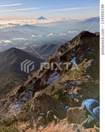 山 山 134998196