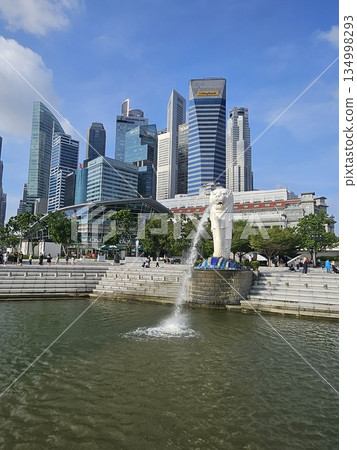 The Merlion statue spouts water into the bay The Merlion statue spouts water into the bay 134998293