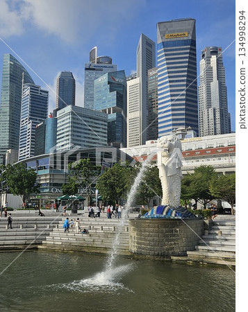 The Merlion statue spouts water into the bay 134998294