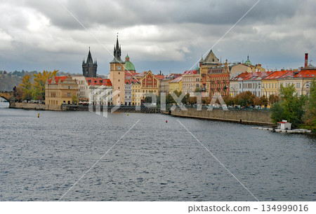 Charles Bridge over the Vltava River in Prague, capital of the Czech Republic Charles Bridge over the Vltava River in Prague, capital of the Czech Republic 134999016
