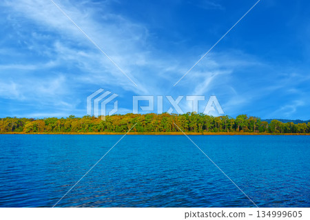 湖和天空 134999605