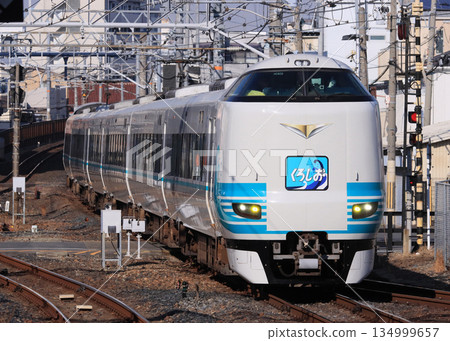 特快列車「黑潮號」正經過阪和線杉本町站。 134999657