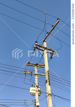 Huge and several electric and communication wires  135000340