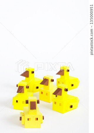 迷你鴨紙工藝品手工動物模型,黑色背景白色背景 迷你鴨紙工藝品手工動物模型,黑色背景白色背景 135000951