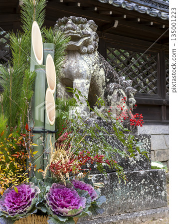 Kadomatsu and Komainu decorations at a shrine Kadomatsu and Komainu decorations at a shrine 135001223