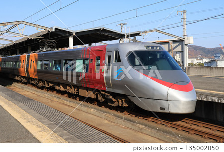 The 8000 series Shiokaze express train stops at Kojima Station 135002050