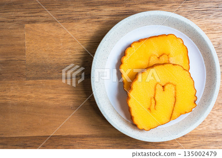伊達卷:一種日式蛋捲,常用於新年禦節料理。 伊達卷:一種日式蛋捲,常用於新年禦節料理。 135002479