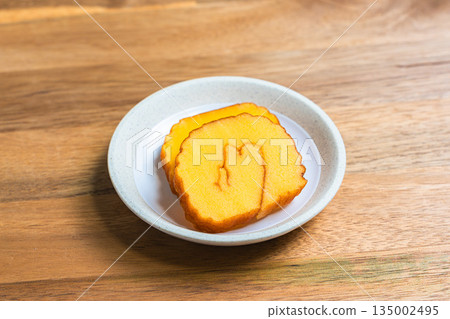 伊達卷:一種日式蛋捲,常用於新年禦節料理。 伊達卷:一種日式蛋捲,常用於新年禦節料理。 135002495