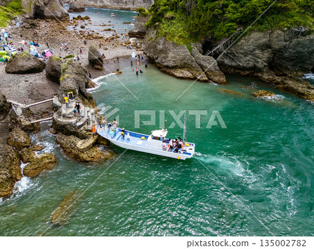 Drone shot of Hirizo Beach. Daikon Island, Aiai Cape, and numerous rocky shores are also visible. Hirizo Beach, Nakagi, Minamiizu Town, Izu Peninsula, Shizuoka Prefecture 135002782