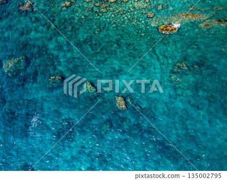 Drone shot of Hirizo Beach. Daikon Island, Aiai Cape, and numerous rocky shores are also visible. Hirizo Beach, Nakagi, Minamiizu Town, Izu Peninsula, Shizuoka Prefecture Drone shot of Hirizo Beach. Daikon Island, Aiai Cape, and numerous rocky shores are also visible. Hirizo Beach, Nakagi, Minamiizu Town, Izu Peninsula, Shizuoka Prefecture 135002795