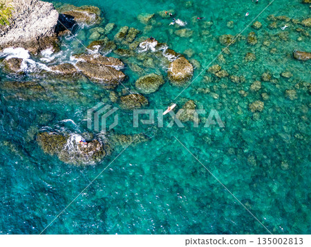 Drone shot of Hirizo Beach. Daikon Island, Aiai Cape, and numerous rocky shores are also visible. Hirizo Beach, Nakagi, Minamiizu Town, Izu Peninsula, Shizuoka Prefecture Drone shot of Hirizo Beach. Daikon Island, Aiai Cape, and numerous rocky shores are also visible. Hirizo Beach, Nakagi, Minamiizu Town, Izu Peninsula, Shizuoka Prefecture 135002813