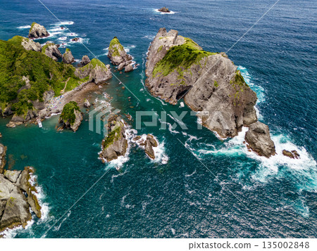 Drone shot of Hirizo Beach. Daikon Island, Aiai Cape, and numerous rocky shores are also visible. Hirizo Beach, Nakagi, Minamiizu Town, Izu Peninsula, Shizuoka Prefecture Drone shot of Hirizo Beach. Daikon Island, Aiai Cape, and numerous rocky shores are also visible. Hirizo Beach, Nakagi, Minamiizu Town, Izu Peninsula, Shizuoka Prefecture 135002848