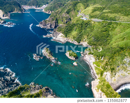 Drone shot of Hirizo Beach. Daikon Island, Aiai Cape, and numerous rocky shores are also visible. Hirizo Beach, Nakagi, Minamiizu Town, Izu Peninsula, Shizuoka Prefecture Drone shot of Hirizo Beach. Daikon Island, Aiai Cape, and numerous rocky shores are also visible. Hirizo Beach, Nakagi, Minamiizu Town, Izu Peninsula, Shizuoka Prefecture 135002877