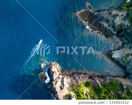 Drone shot of Hirizo Beach. Daikon Island, Aiai Cape, and numerous rocky shores are also visible. Hirizo Beach, Nakagi, Minamiizu Town, Izu Peninsula, Shizuoka Prefecture Drone shot of Hirizo Beach. Daikon Island, Aiai Cape, and numerous rocky shores are also visible. Hirizo Beach, Nakagi, Minamiizu Town, Izu Peninsula, Shizuoka Prefecture 135003422