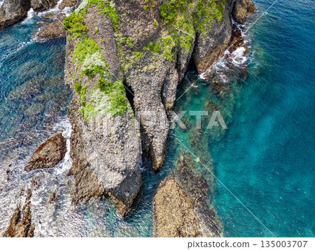 Drone shot of Hirizo Beach. Daikon Island, Aiai Cape, and numerous rocky shores are also visible. Hirizo Beach, Nakagi, Minamiizu Town, Izu Peninsula, Shizuoka Prefecture Drone shot of Hirizo Beach. Daikon Island, Aiai Cape, and numerous rocky shores are also visible. Hirizo Beach, Nakagi, Minamiizu Town, Izu Peninsula, Shizuoka Prefecture 135003707