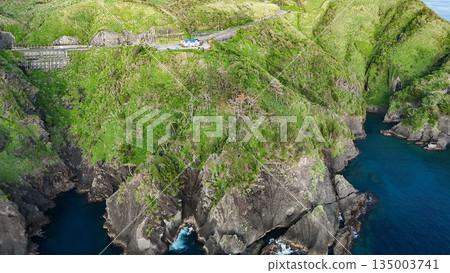 Drone shot of Hirizo Beach. Daikon Island, Aiai Cape, and numerous rocky shores are also visible. Hirizo Beach, Nakagi, Minamiizu Town, Izu Peninsula, Shizuoka Prefecture Drone shot of Hirizo Beach. Daikon Island, Aiai Cape, and numerous rocky shores are also visible. Hirizo Beach, Nakagi, Minamiizu Town, Izu Peninsula, Shizuoka Prefecture 135003741