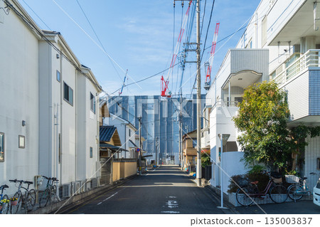 住宅區的建築施工 135003837