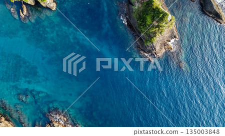 Drone shot of Hirizo Beach. Daikon Island, Aiai Cape, and numerous rocky shores are also visible. Hirizo Beach, Nakagi, Minamiizu Town, Izu Peninsula, Shizuoka Prefecture 135003848