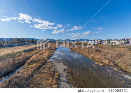 冬日藍天與河川美景 冬日藍天與河川美景 135004201
